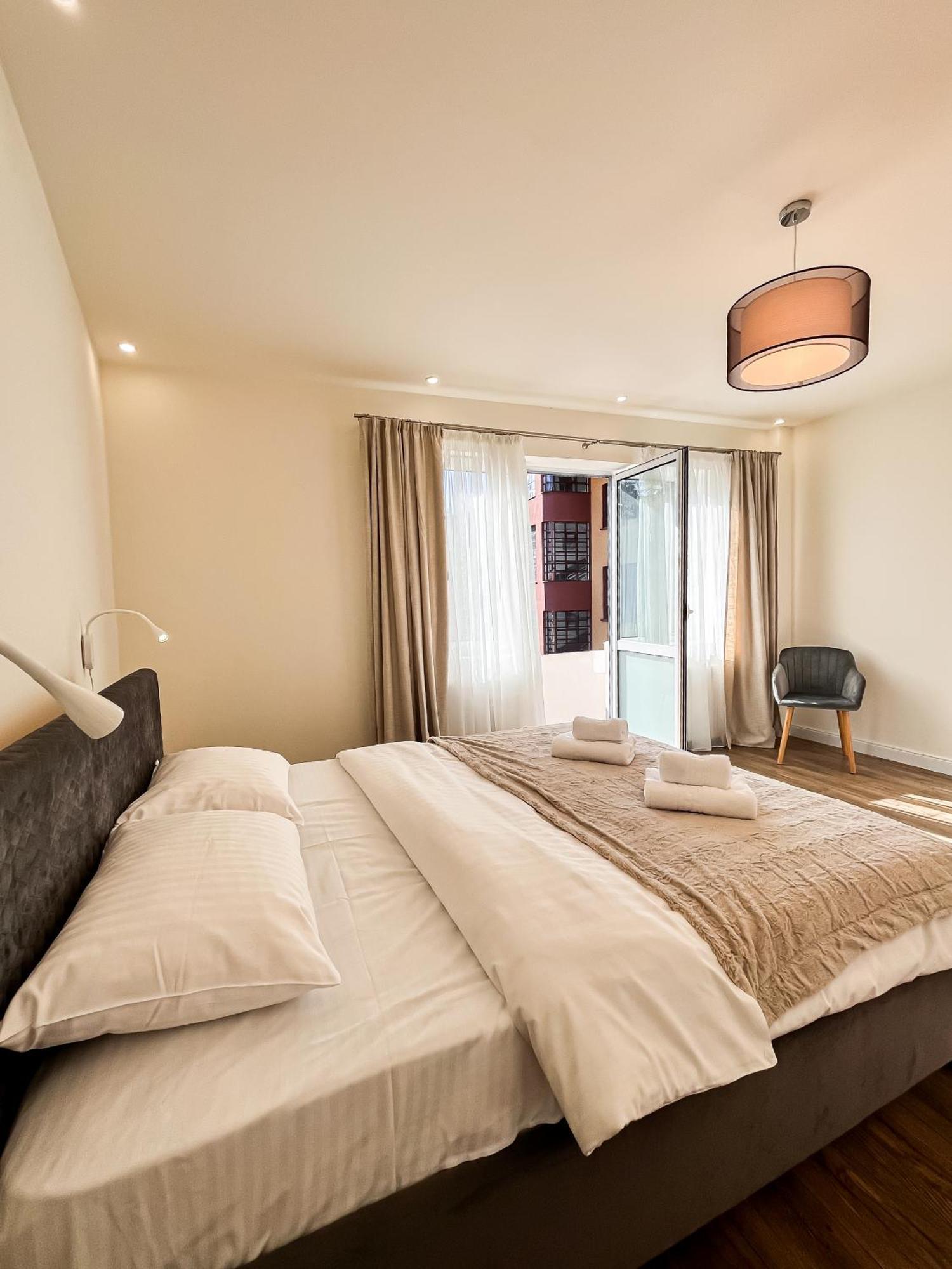 La Teatru - 2Bd Apartment Near Theatre And Old Town ブラショフ エクステリア 写真