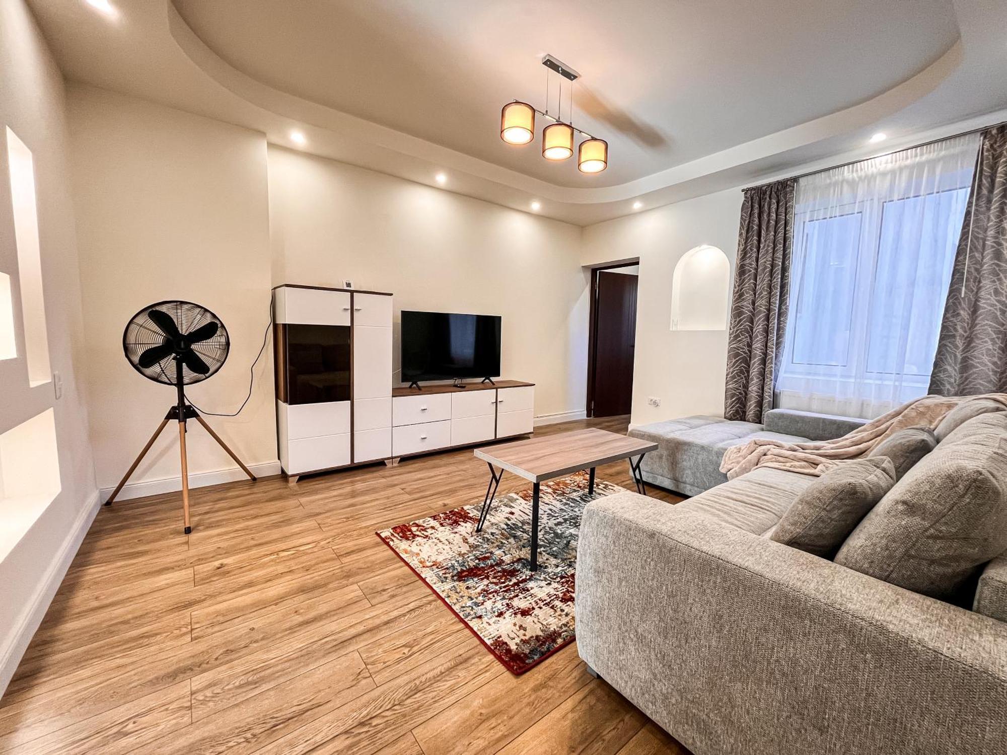 La Teatru - 2Bd Apartment Near Theatre And Old Town ブラショフ エクステリア 写真